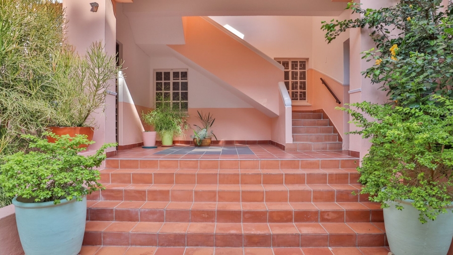 2 Bedroom Property for Sale in Sea Point Western Cape